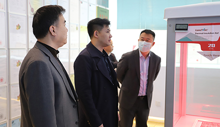 Yi Xubiao, President of Plastic Windows and Architectural Decoration Products of CCMSA visited LandVac Factory