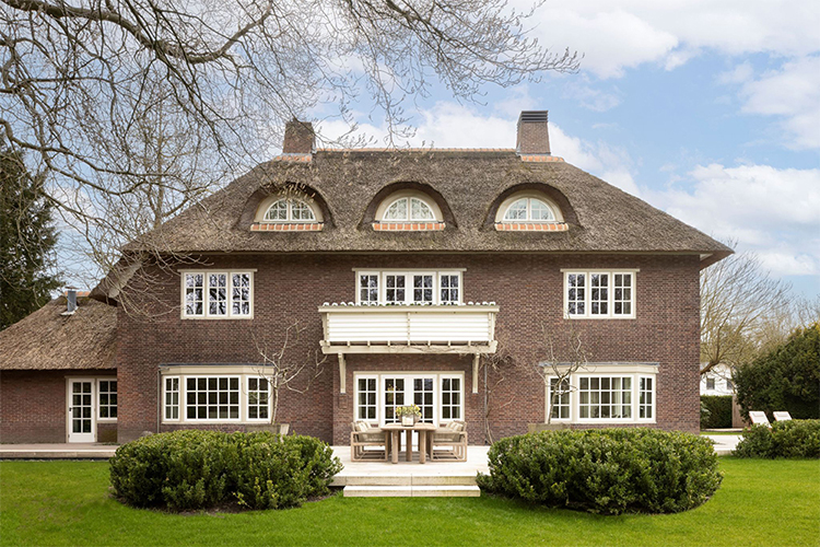 Historic Renovation: Preserving Original Frames with LandVac Vacuum Glazing
