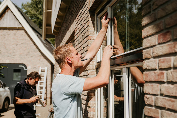 LandVac Vacuum Glazing: U-value 0.4 Retrofit – Thin, Energy-Efficient Heritage Glass for Renovation