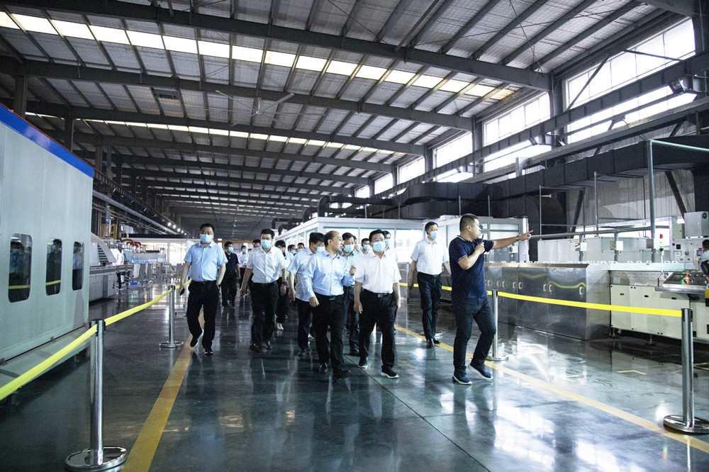 The Mayor of Luoyang Visited LandVac Vacuum Glass Production Base