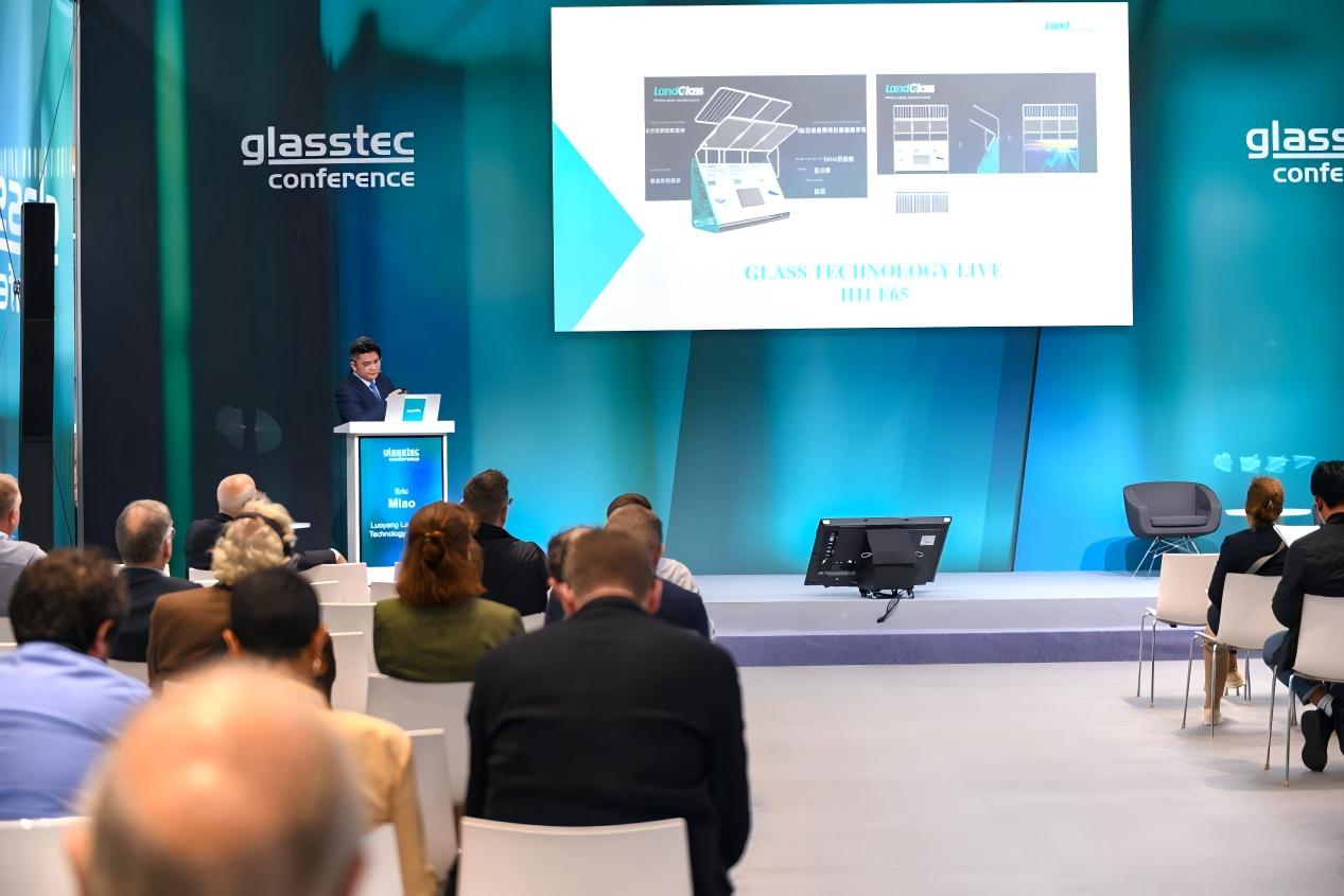 LandGlass at GlassTec Live.jpg