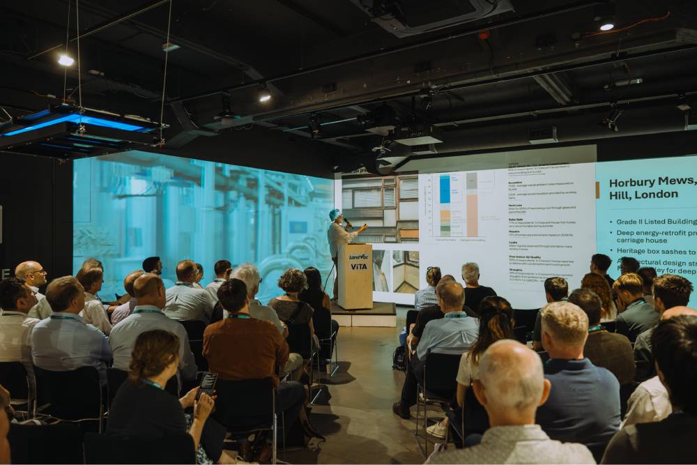 Expert-speaking-landvac-vita-event.jpg Expert presenting modern retrofit and insulation solutions during the LandVac VITA event.