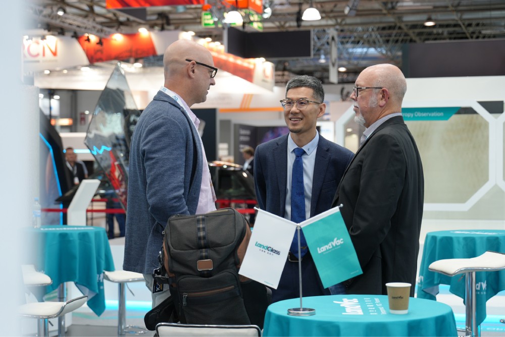 Visitors exploring glass processing innovations at the LandGlass booth