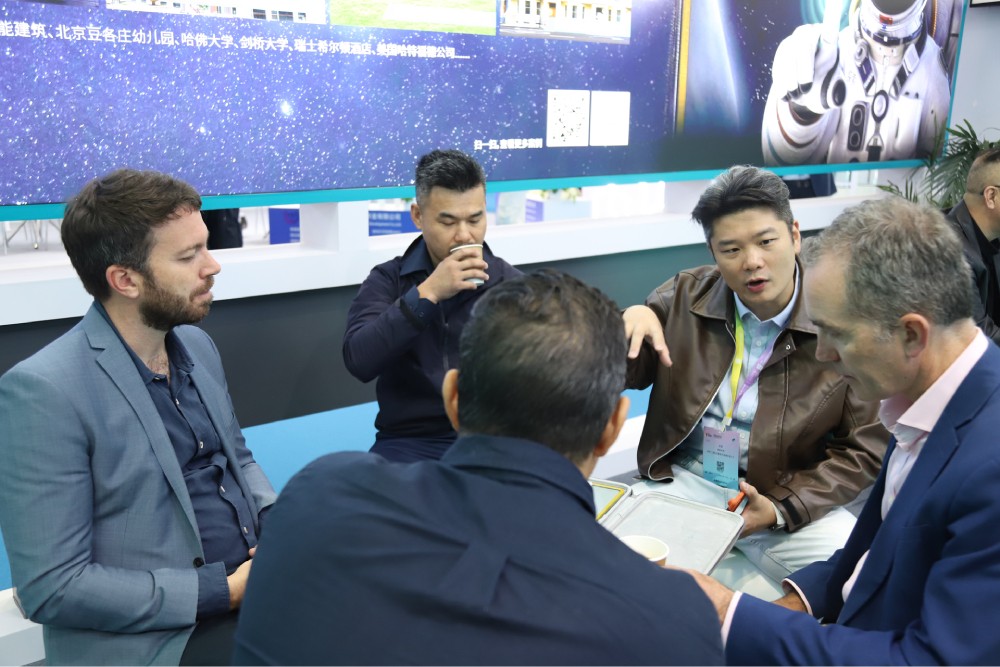 LandVac exchanging insights with window and door industry partners